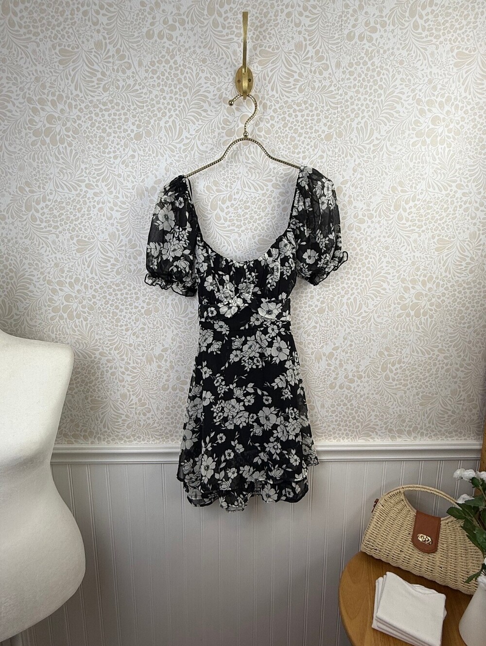 Thirty/Thirty LA Black and White Floral Puff-Sleeve Mini Dress - Size - Large